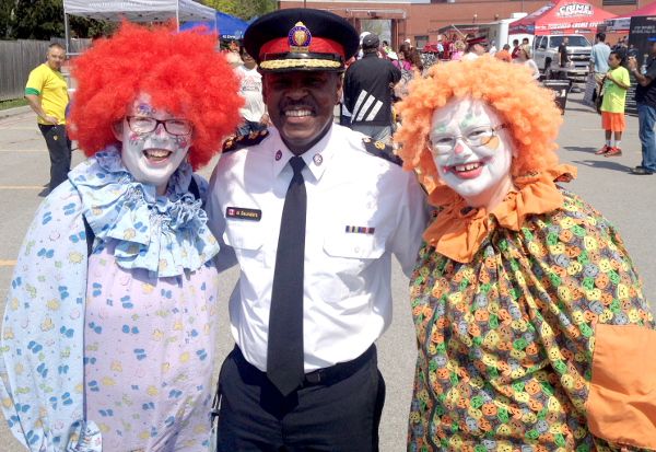 2015 Toronto Police 43 Division Community Picnic, Junebug and Jill with Toronto Police Chief Mark Saunders, Scarborough Corp of Clowns, Toronto, Scarborough, Canada