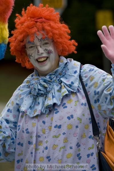 2007 Thornhill Parade, Junebug waves to the kids, Scarborough Corp of Clowns, Scarborough, Toronto, Canada